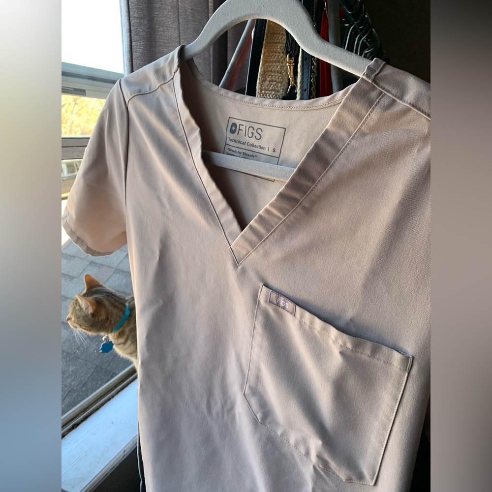 Figs Caterina one pocket scrub top in Boulder